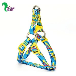 قلاده کتفی سگ و گربه همراه با لیش مدل زیکزاک چاپی برند مگی پت (مدیوم)